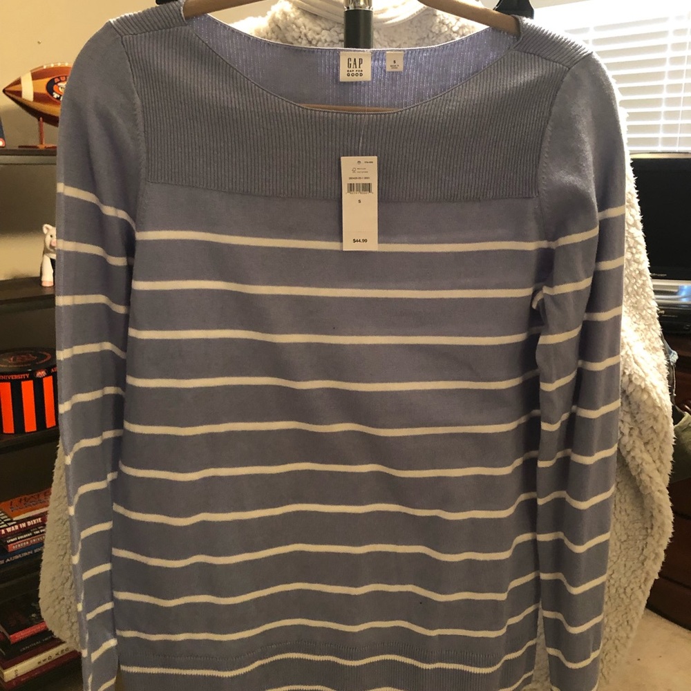 GAP sweater